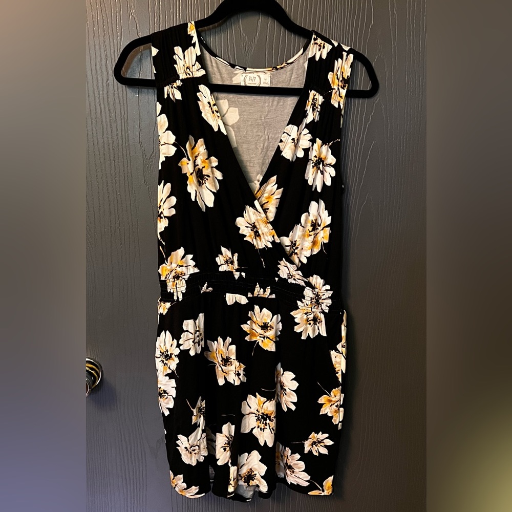 24/7 —-  Floral Romper (medium)